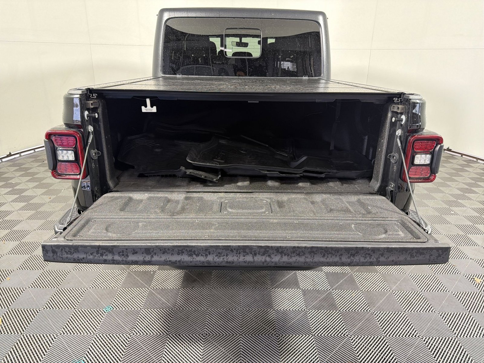 Used 2021 Jeep Gladiator Willys image 38