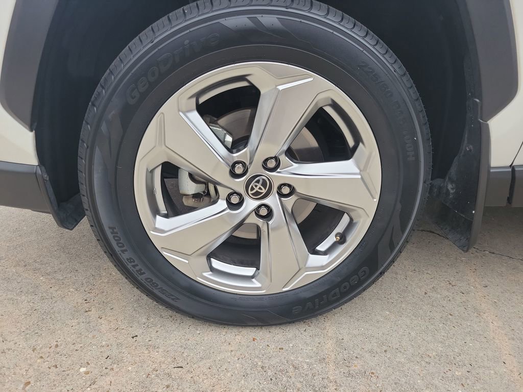 Certified 2021 Toyota RAV4 XLE Premium image 31