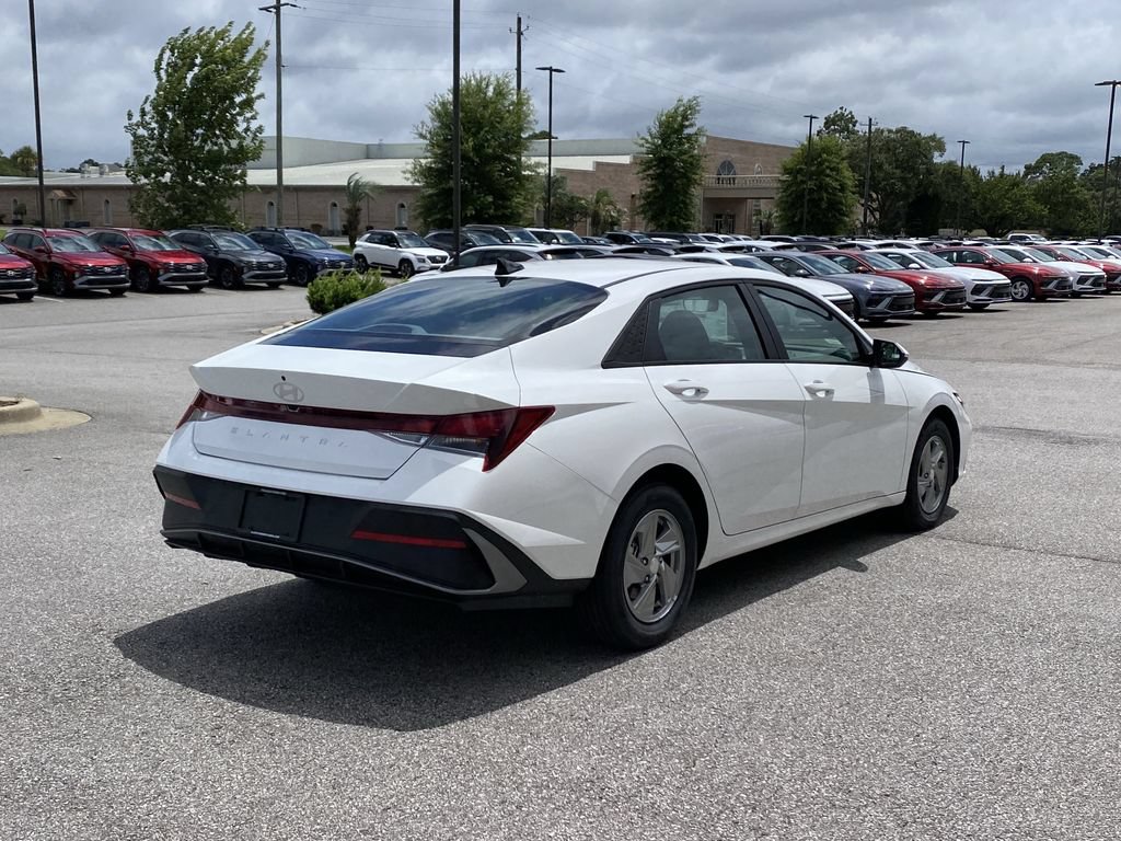 New 2026 Hyundai Elantra SE FWD image 8