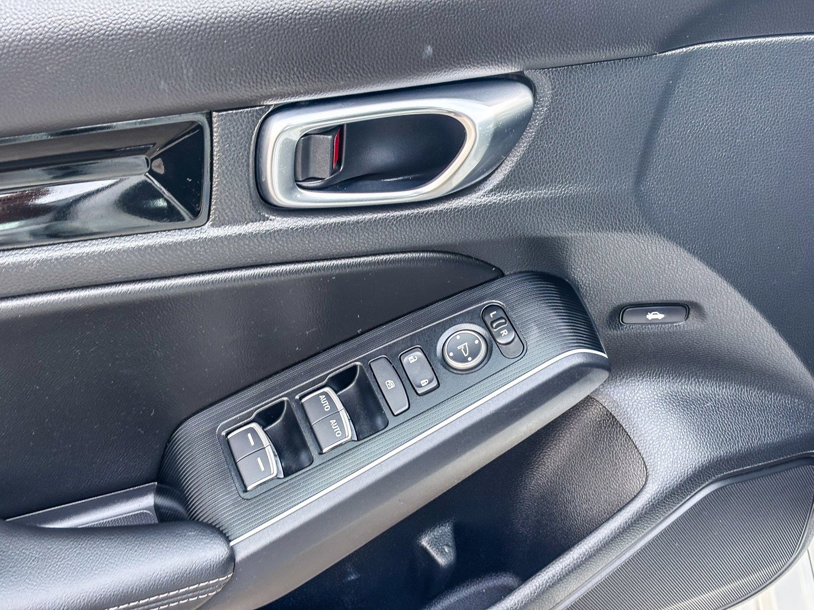 Certified 2025 Honda Civic Sport image 22