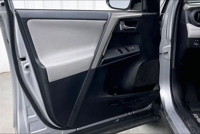 Used 2018 Toyota RAV4 XLE AWD/4WD image 21