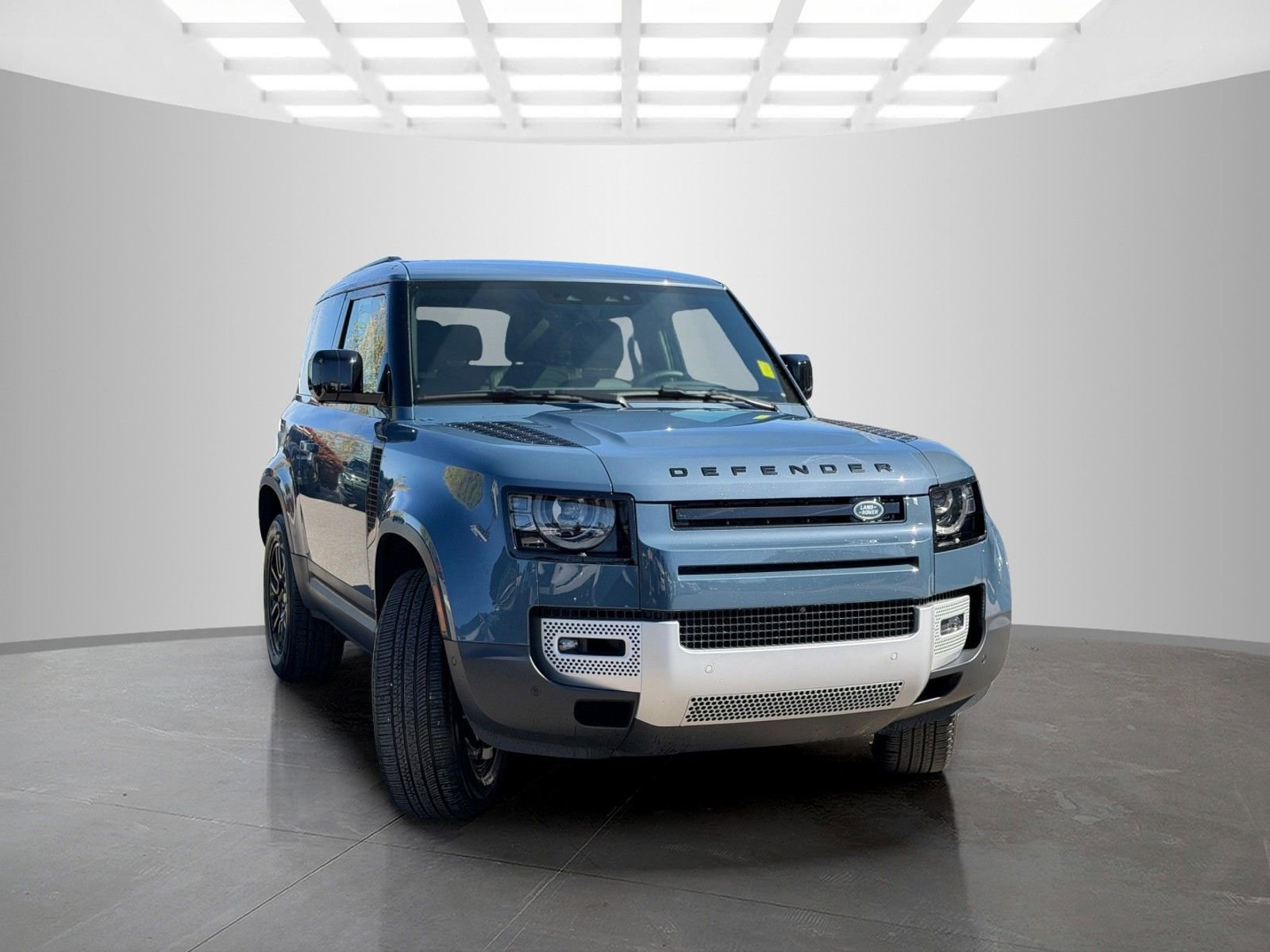 Used 2025 Land Rover Defender 90 S image 3