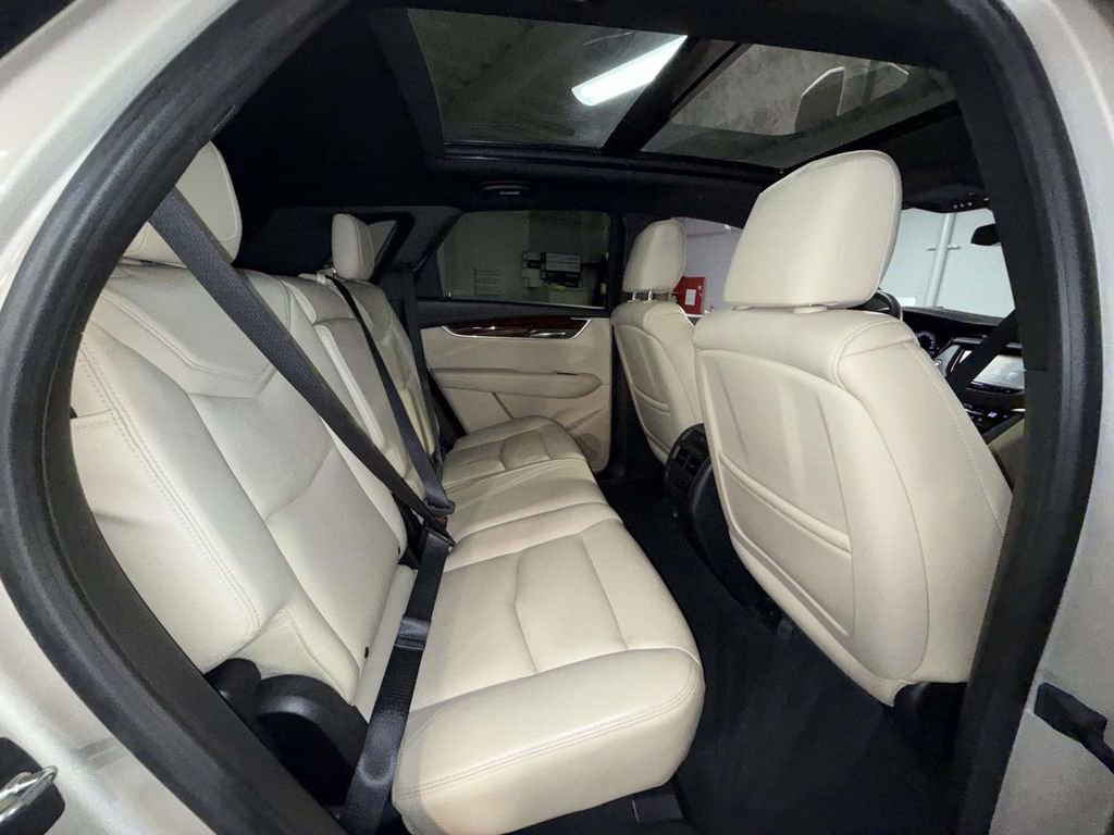 Used 2017 Cadillac XT5 Luxury w/ Driver Awareness Package image 15