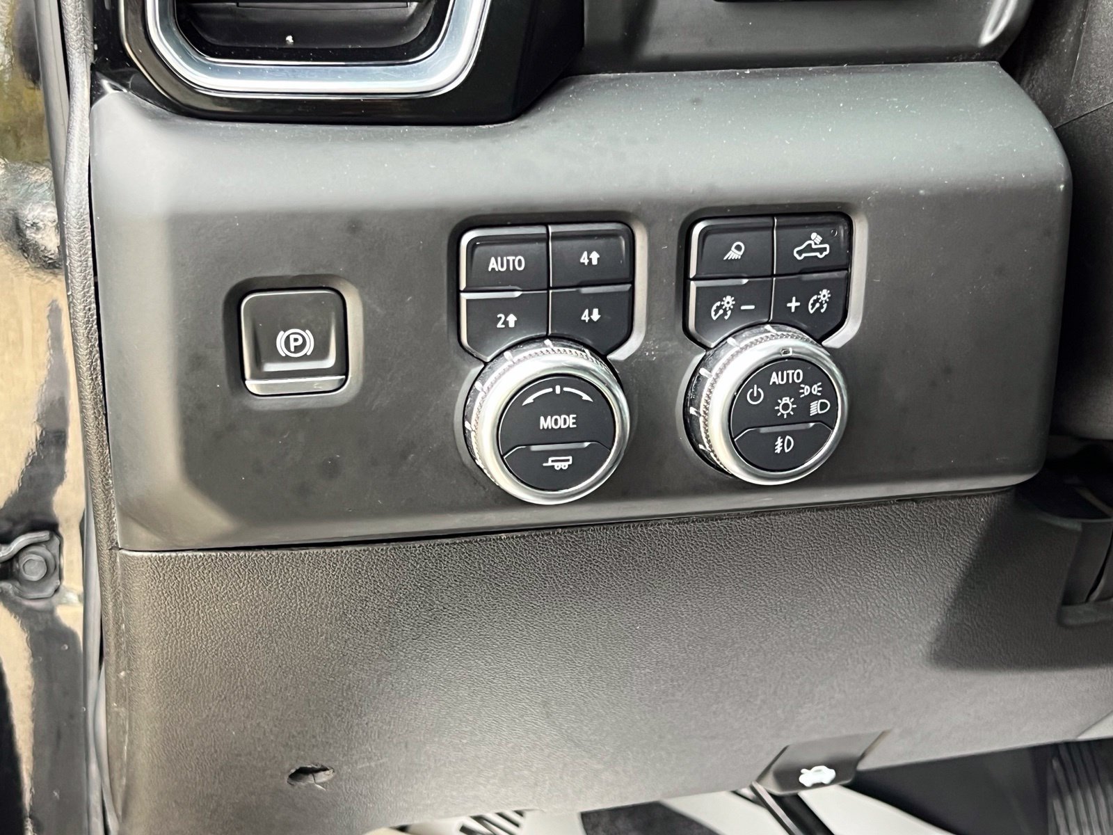 Used 2024 GMC Sierra 2500 Denali w/ Denali Reserve Package AWD/4WD image 39