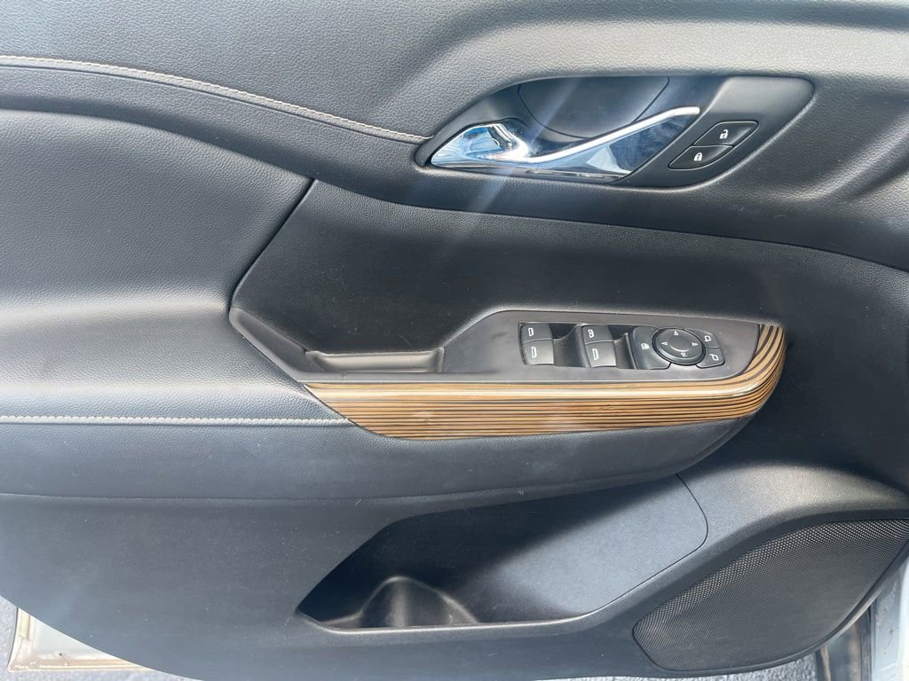 Used 2020 GMC Acadia SLE image 13