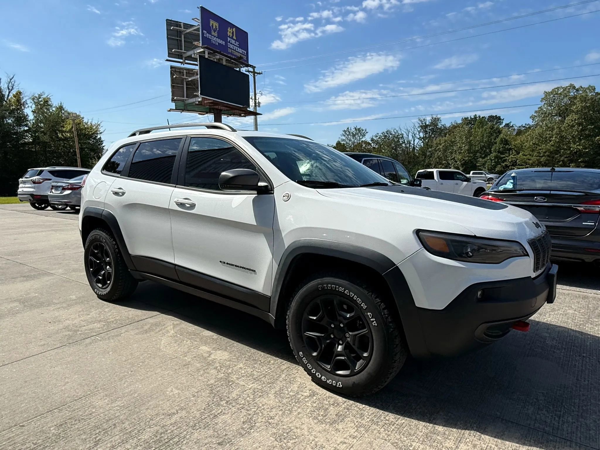 Used 2019 Jeep Cherokee Trailhawk w/ Comfort/Convenience Group image 37