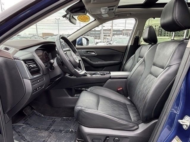 Used 2023 Nissan Rogue Platinum image 10