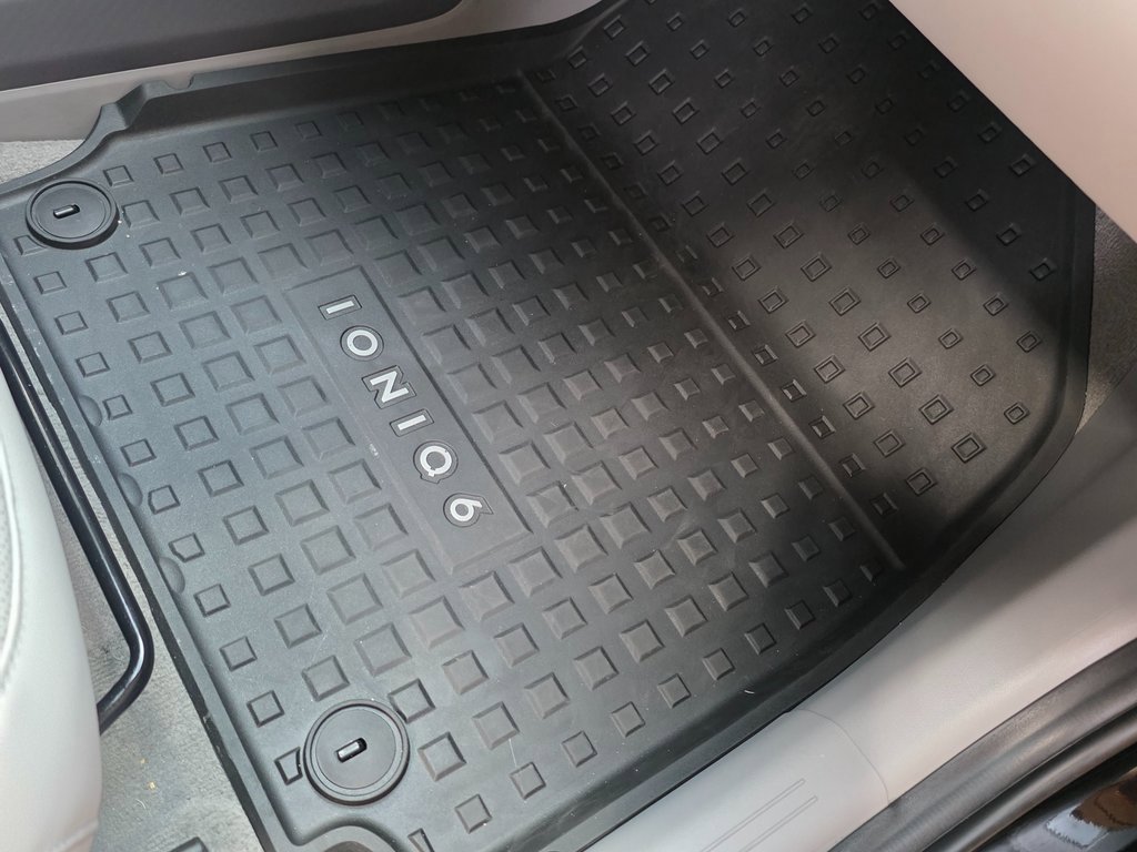 Certified 2025 Hyundai Ioniq 6 SEL image 9