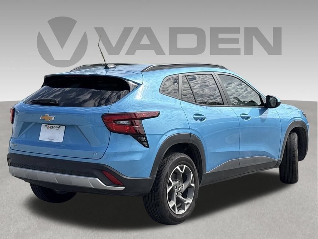 Used 2025 Chevrolet Trax LT FWD image 24