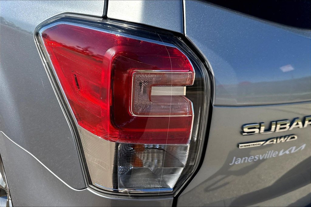 Used 2018 Subaru Forester 2.5i Touring AWD/4WD image 25