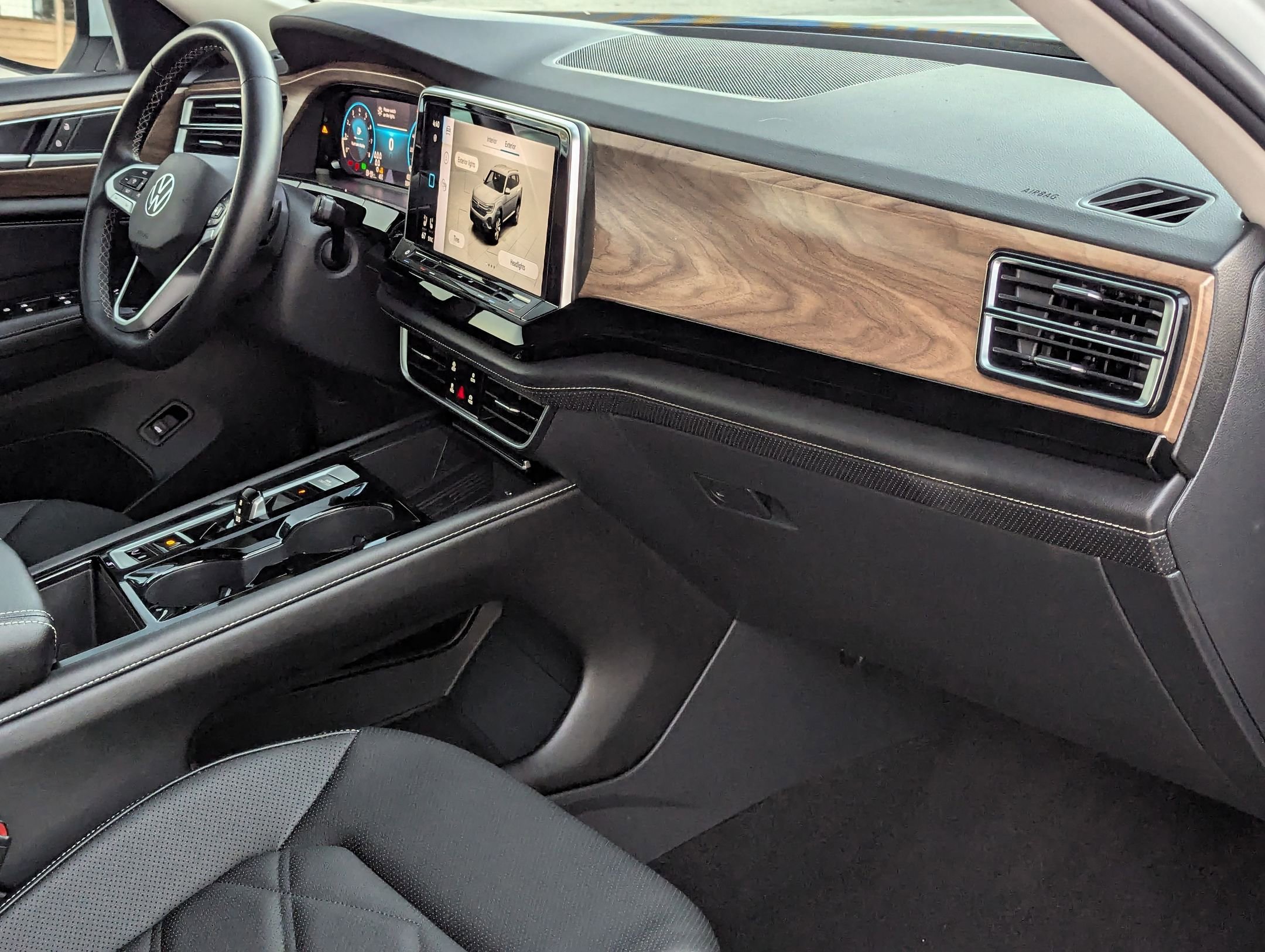 Used 2025 Volkswagen Atlas SE image 28