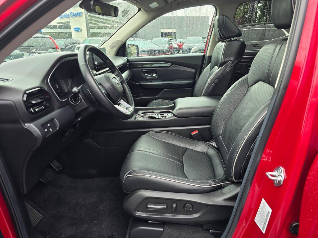 Certified 2025 Honda Pilot Elite image 3
