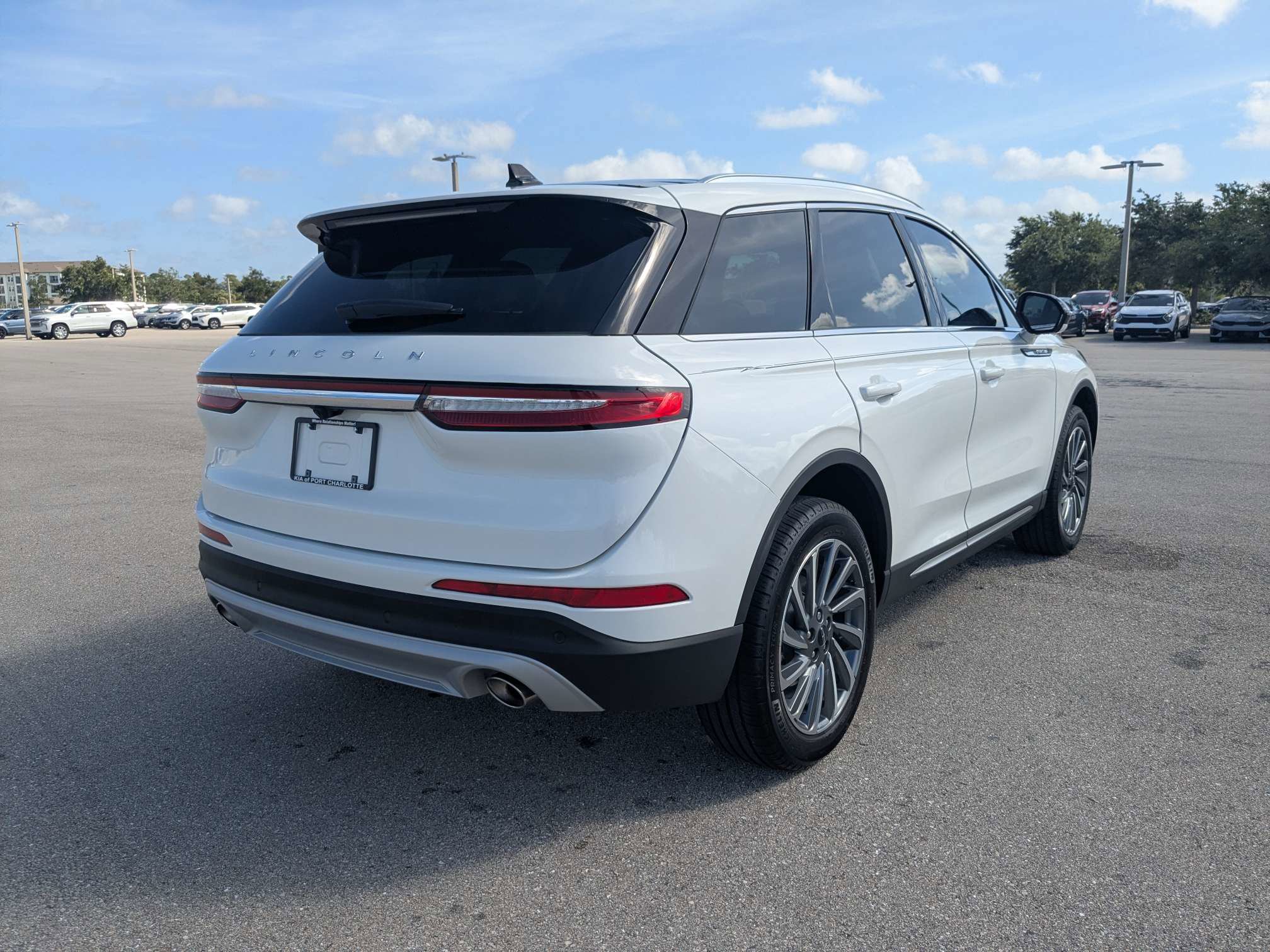 Used 2023 Lincoln Corsair Reserve w/ Equipment Group 201A FWD image 4