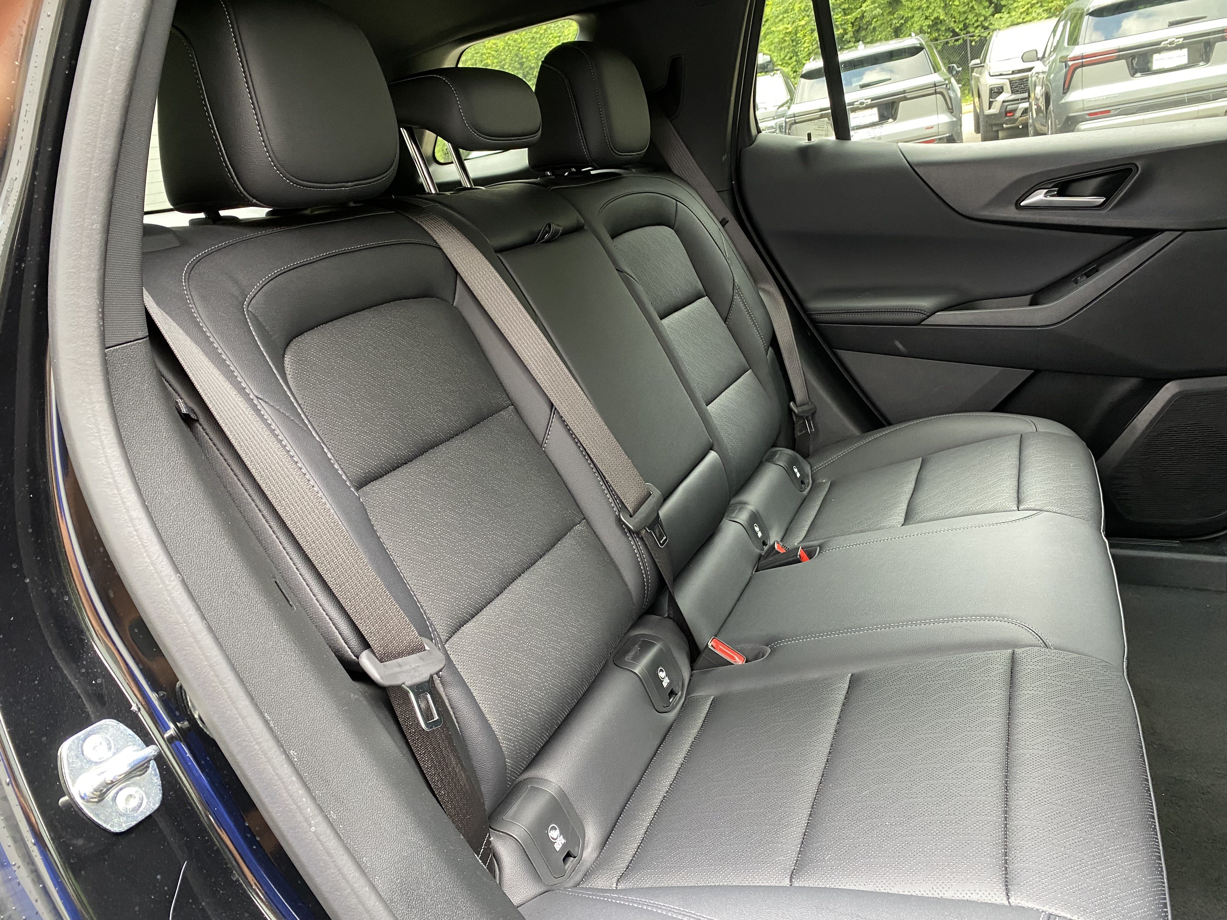 Used 2025 Chevrolet Equinox LT w/ Convenience Package II AWD/4WD image 35