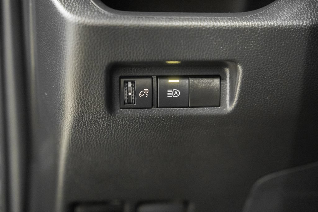 Used 2025 Toyota RAV4 LE AWD/4WD image 33