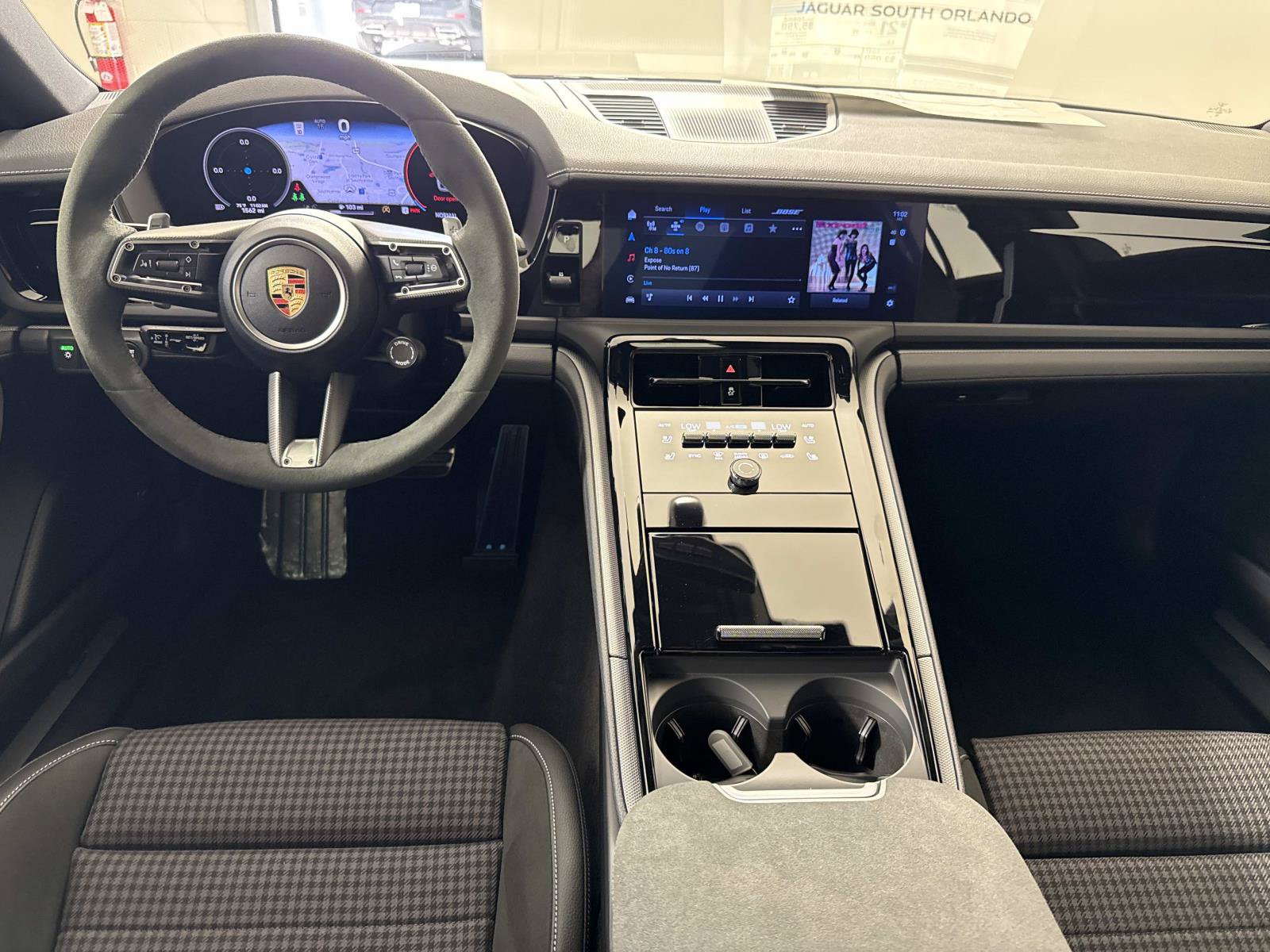 Used 2025 Porsche Panamera RWD image 13