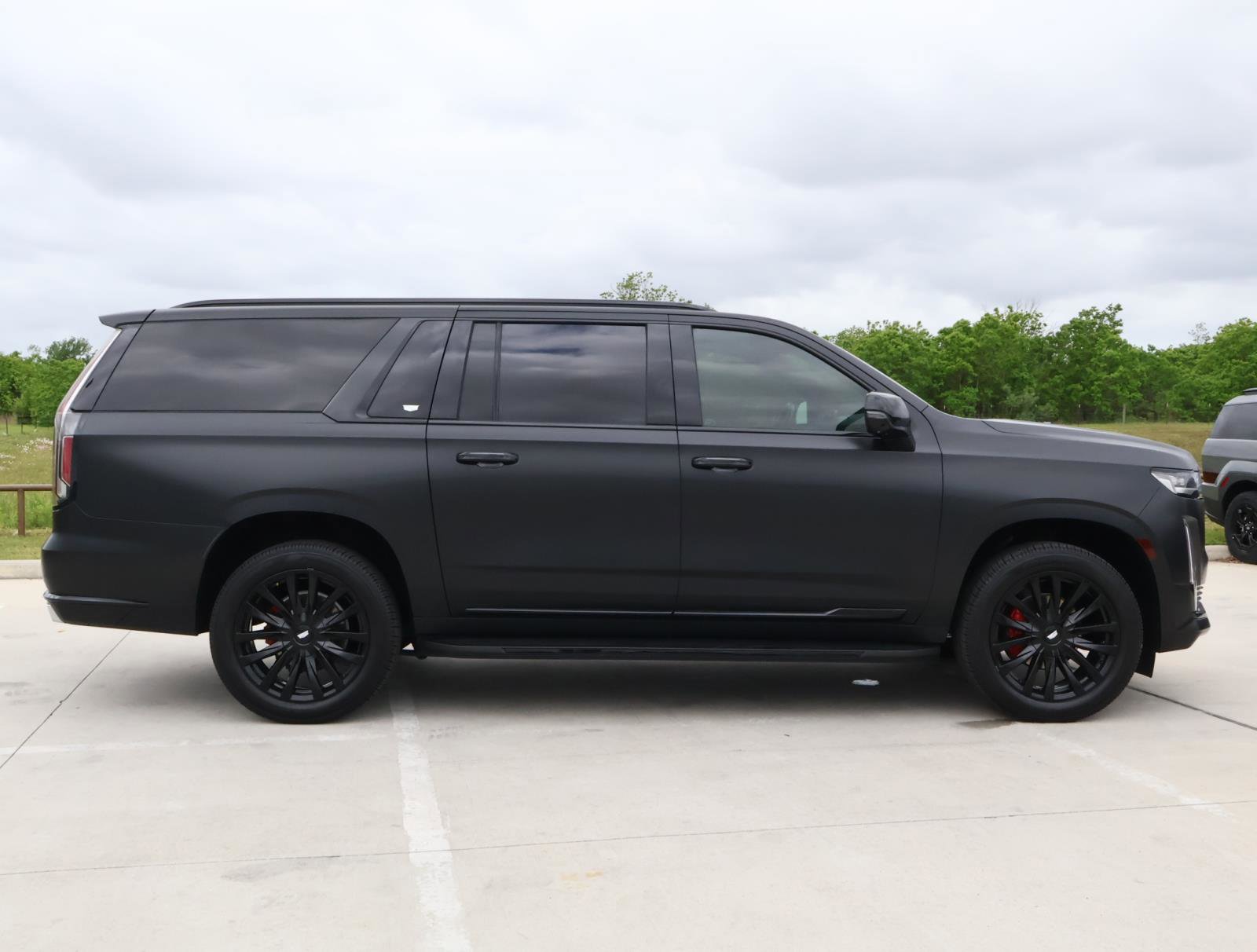 Used 2024 Cadillac Escalade ESV Luxury image 6