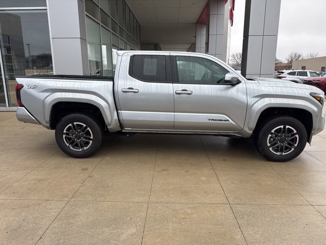Used 2025 Toyota Tacoma TRD Sport AWD/4WD image 8
