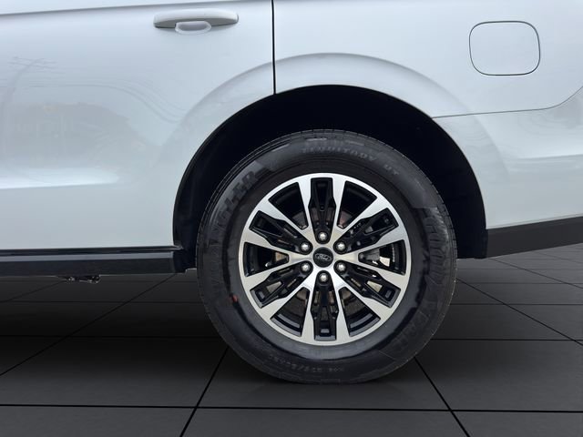 Used 2025 Ford Expedition Platinum image 25