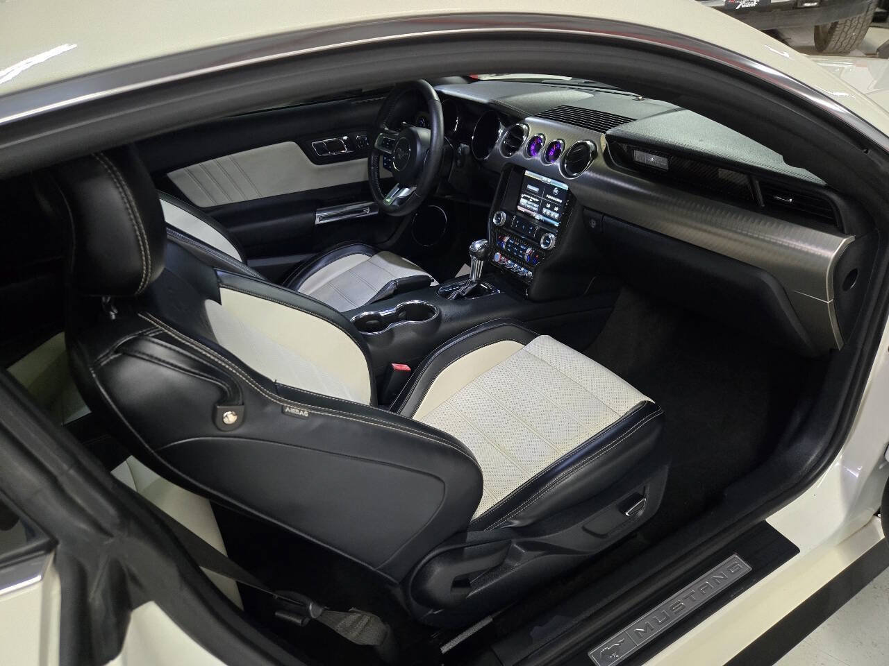 Used 2015 Ford Mustang 50 Years RWD image 23