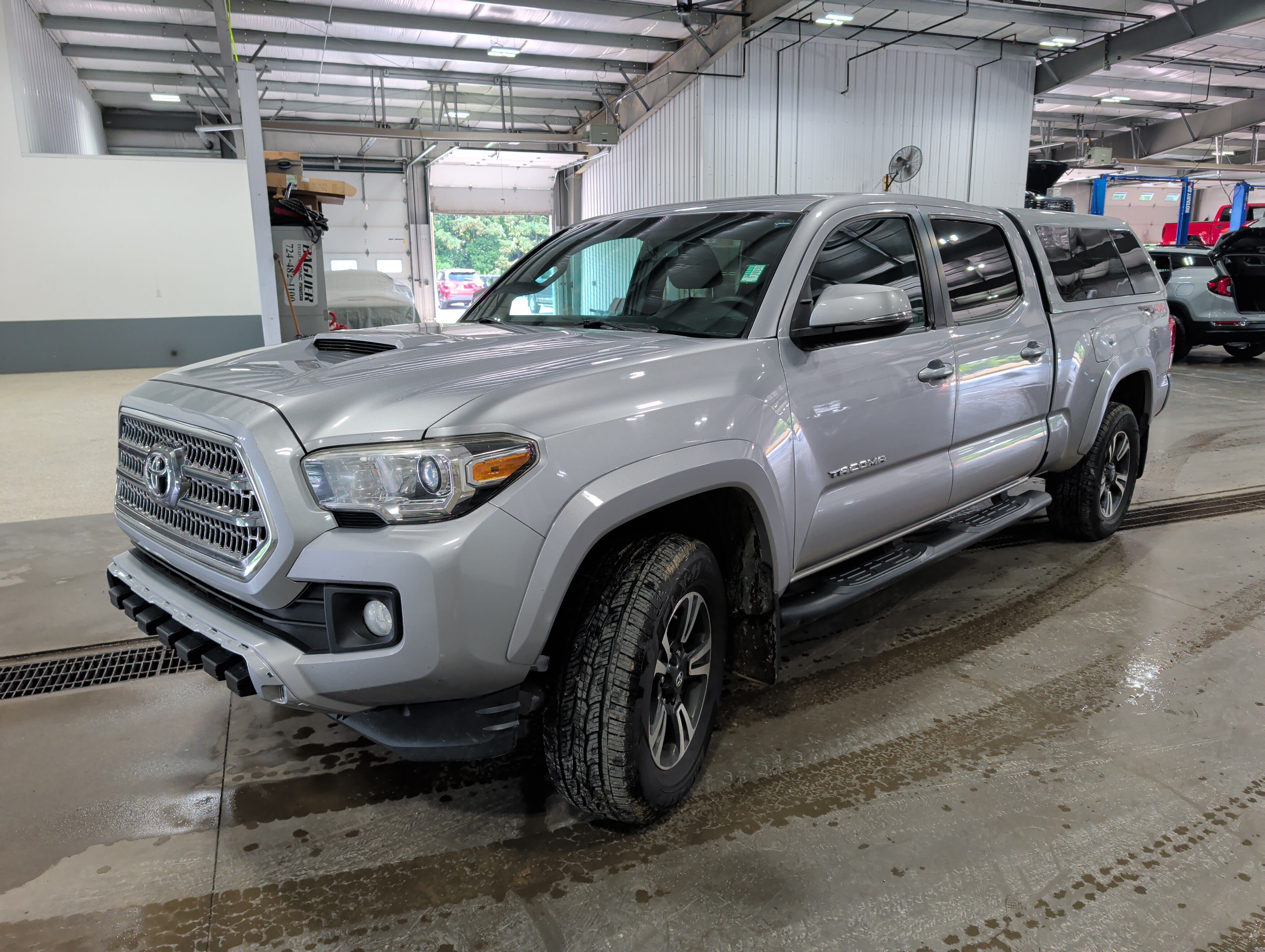 Used 2016 Toyota Tacoma TRD Sport w/ Premium & Technology Package AWD/4WD image 6