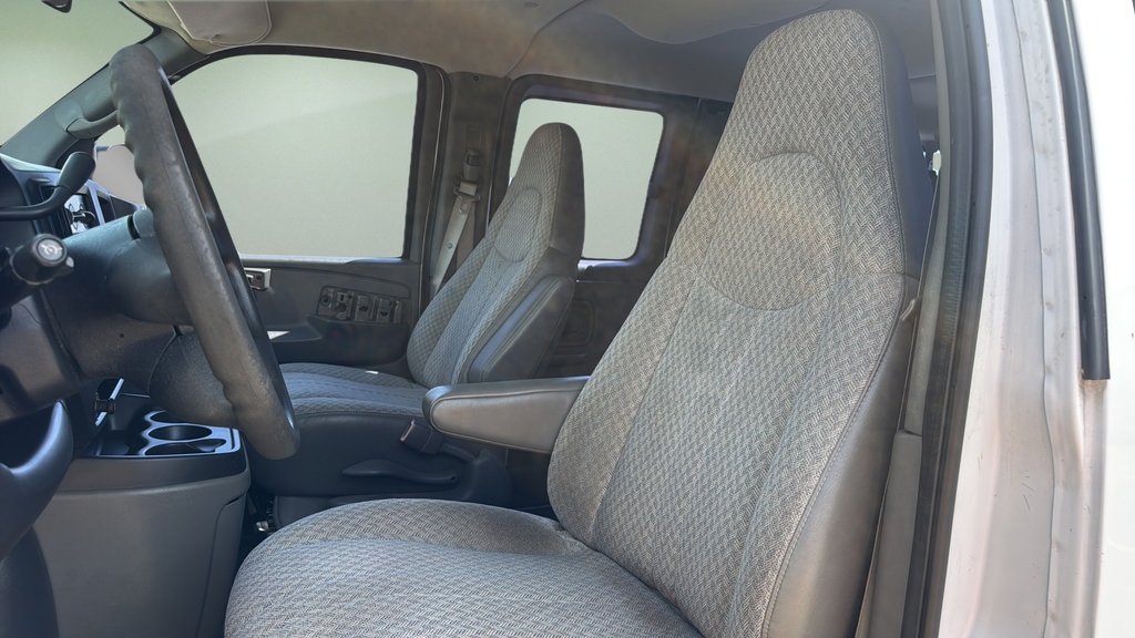 Used 2006 Chevrolet Express 1500 Passenger RWD image 10