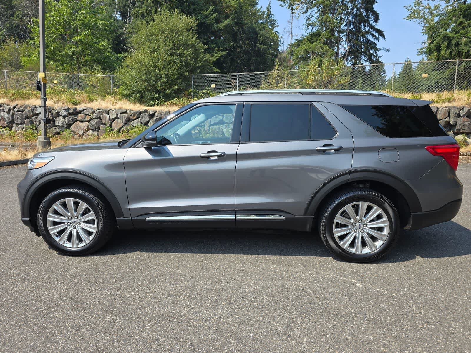 Used 2021 Ford Explorer Limited w/ Hybrid Equipment Group 310A AWD/4WD image 3