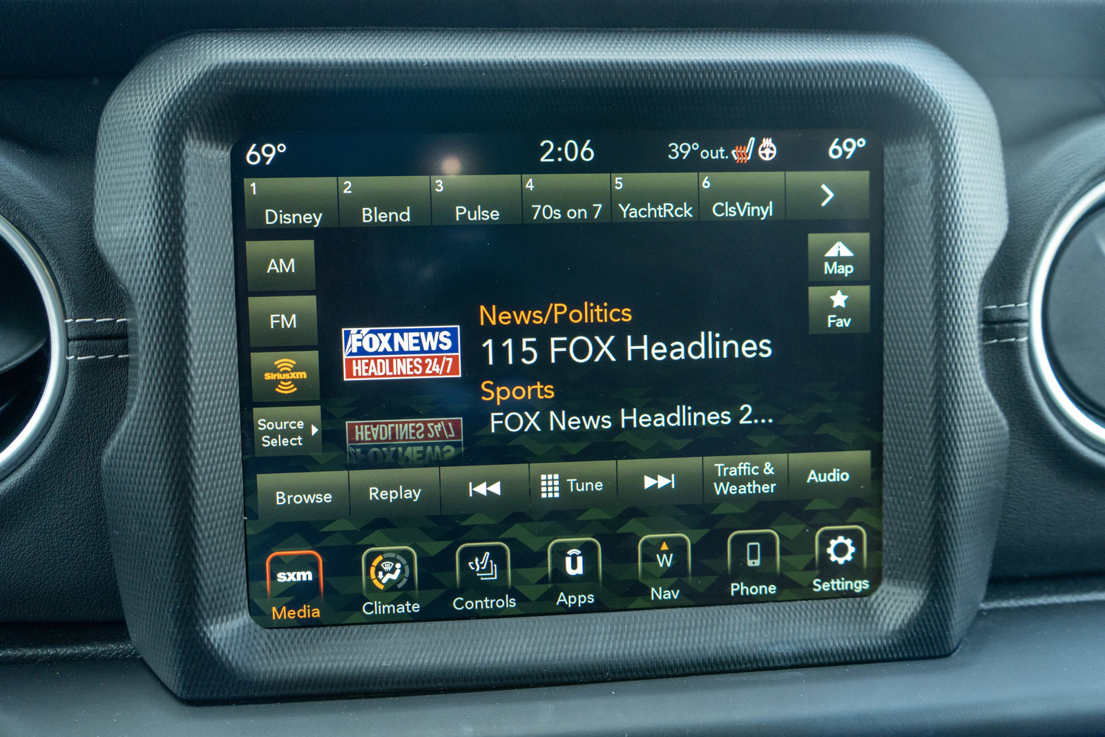 Used 2022 Jeep Wrangler Unlimited Sahara w/ Cold Weather Group image 16