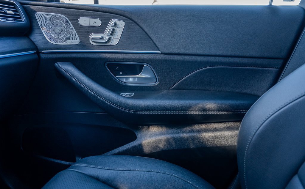 Used 2025 Mercedes-Benz GLS 450 4MATIC w/ AMG Line Exterior image 14