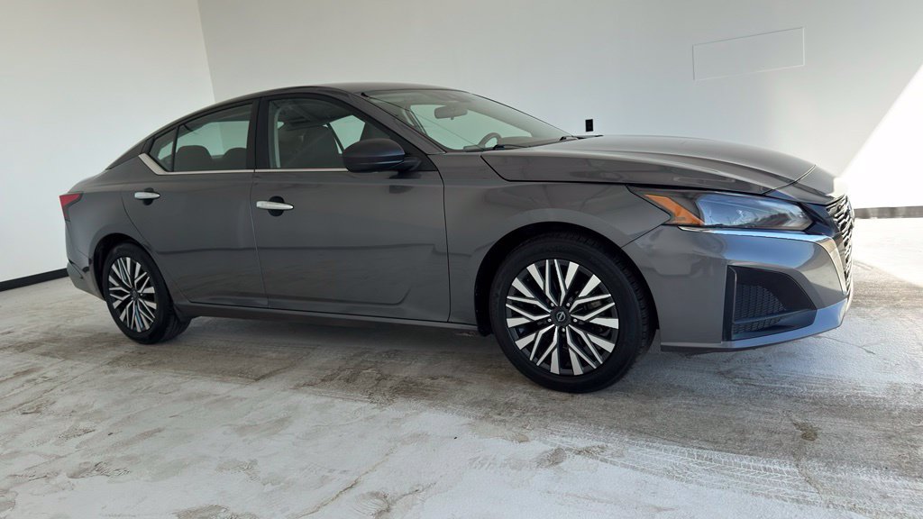 Used 2024 Nissan Altima 2.5 SV