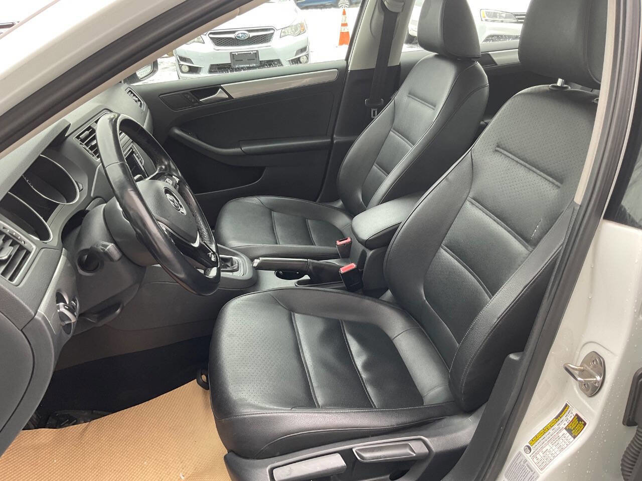 Used 2017 Volkswagen Jetta SE image 18