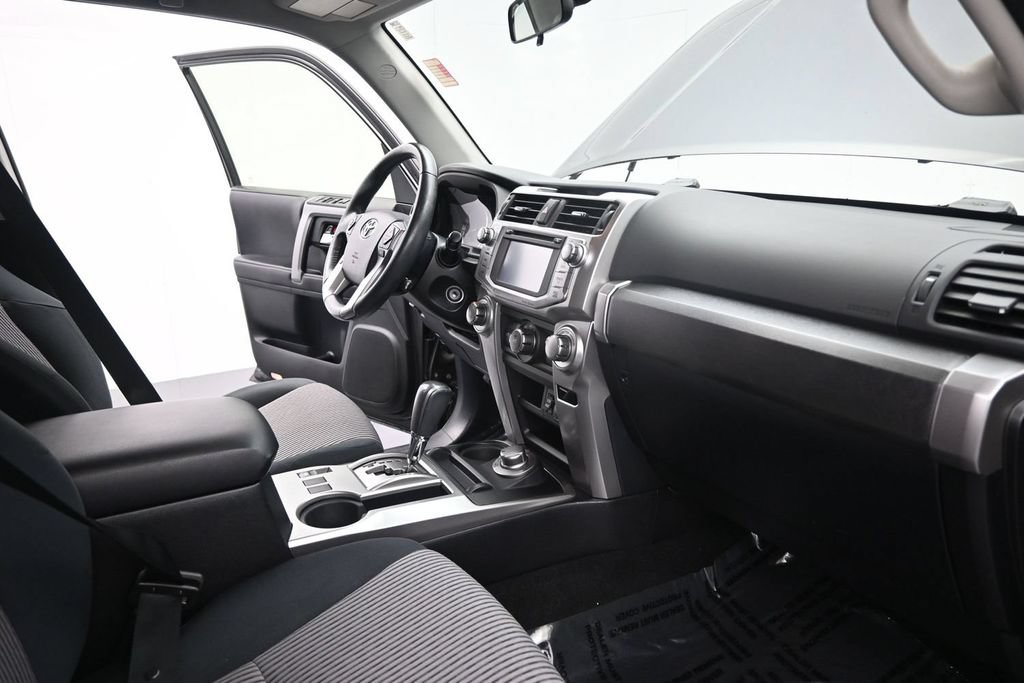 Used 2016 Toyota 4Runner SR5 AWD/4WD image 21