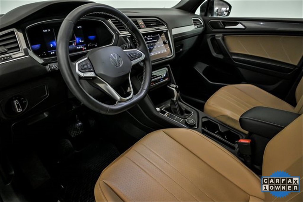Used 2022 Volkswagen Tiguan SE w/ Panoramic Sunroof Package image 9