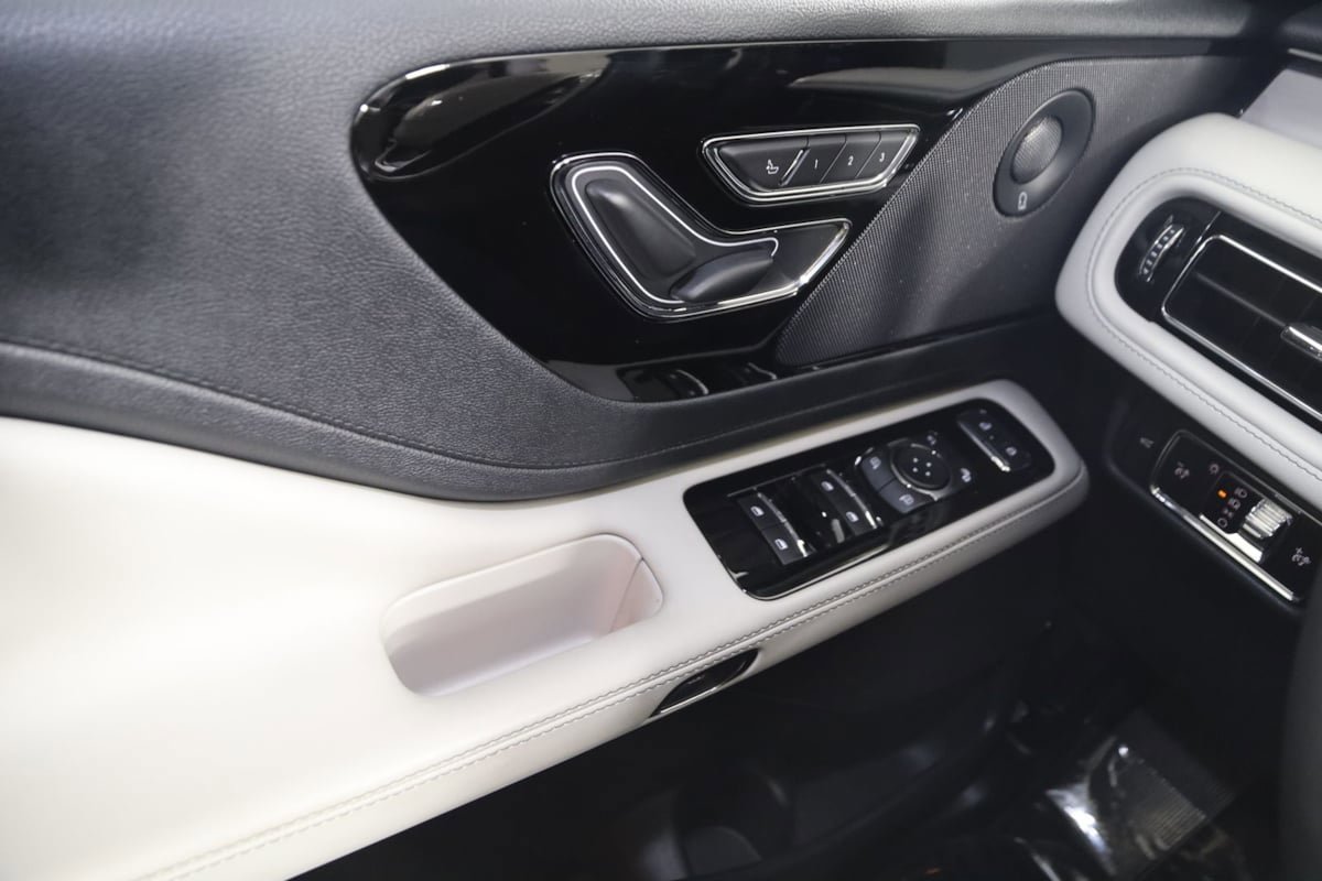 Used 2025 Lincoln Aviator Reserve w/ Illumination Package AWD/4WD image 33