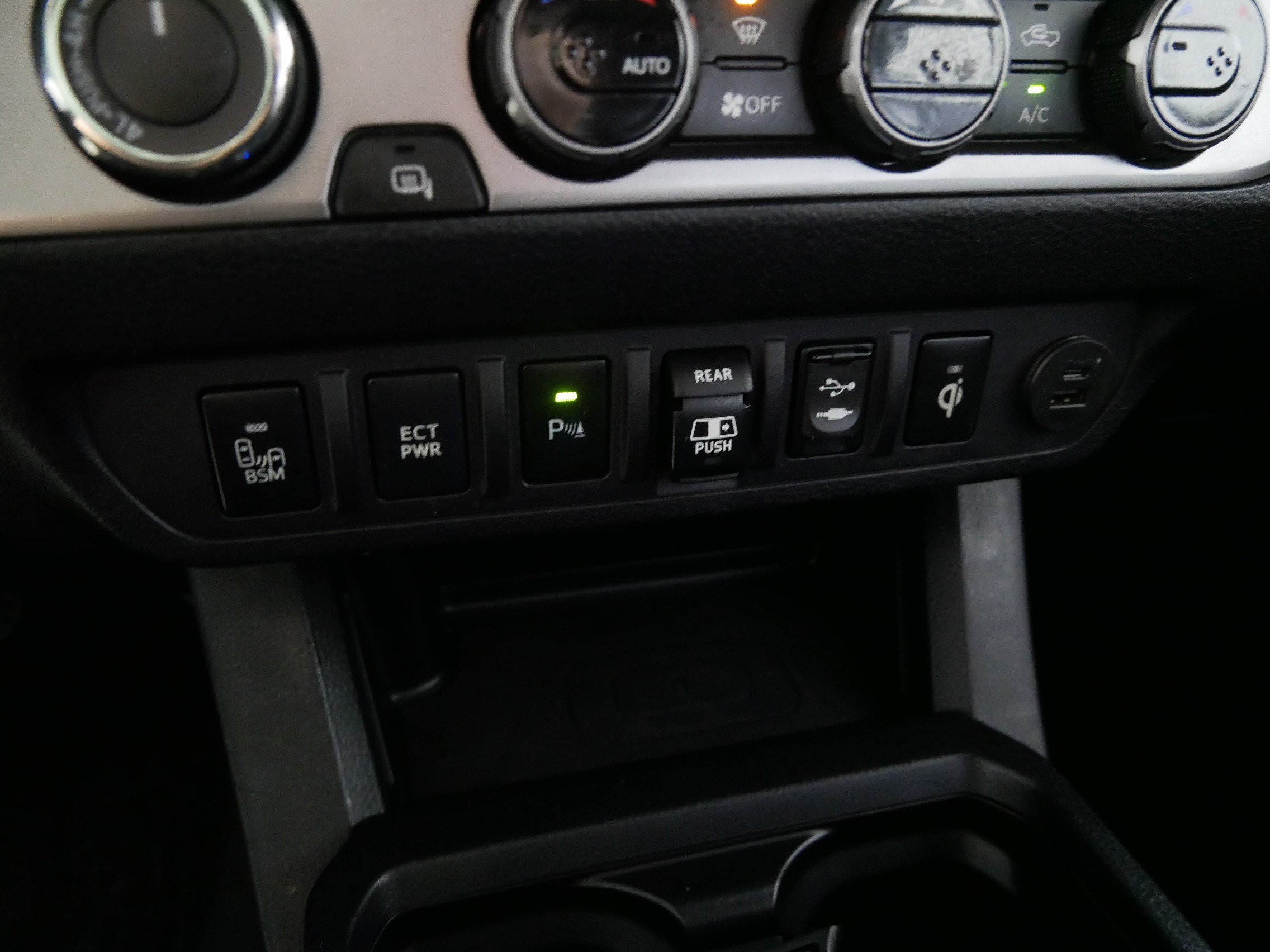 Used 2018 Toyota Tacoma Limited AWD/4WD image 30