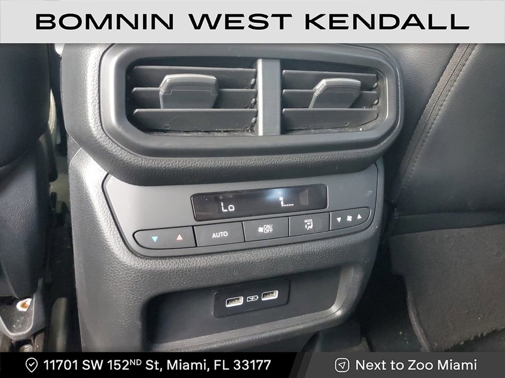 Used 2023 Honda Pilot Touring image 17