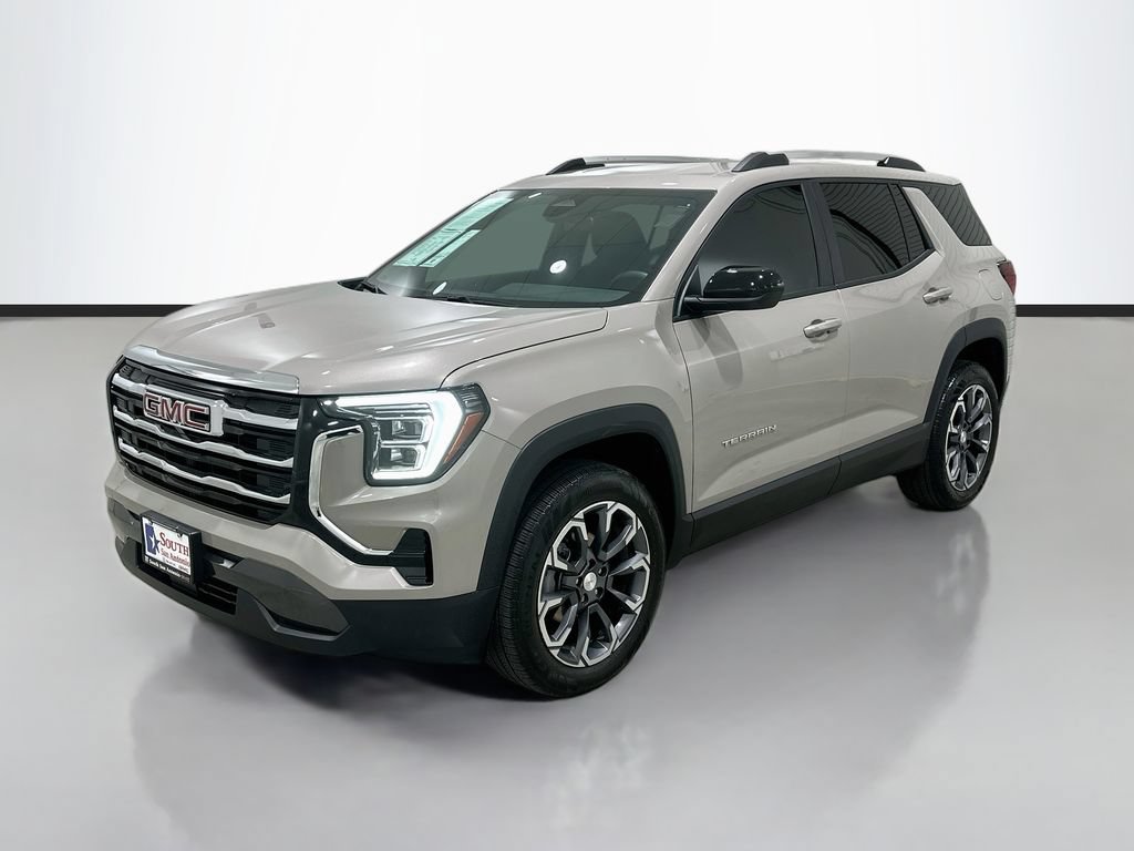 Used 2025 GMC Terrain Elevation w/ Elevation Premium Package AWD/4WD image 3