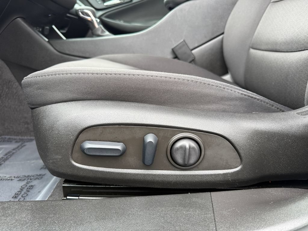 Used 2022 Chevrolet Malibu LT FWD image 10