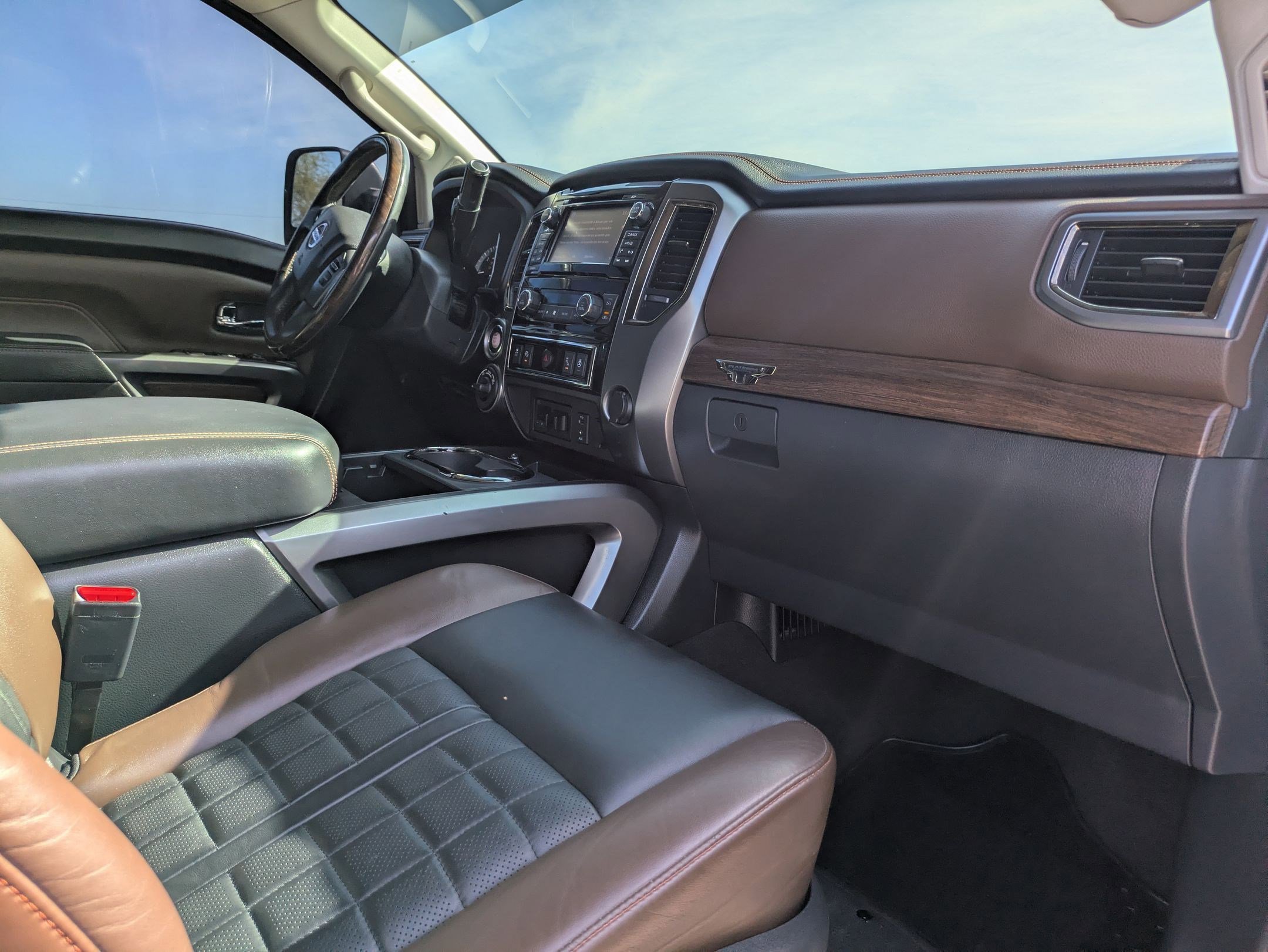 Used 2016 Nissan Titan Platinum Reserve image 27