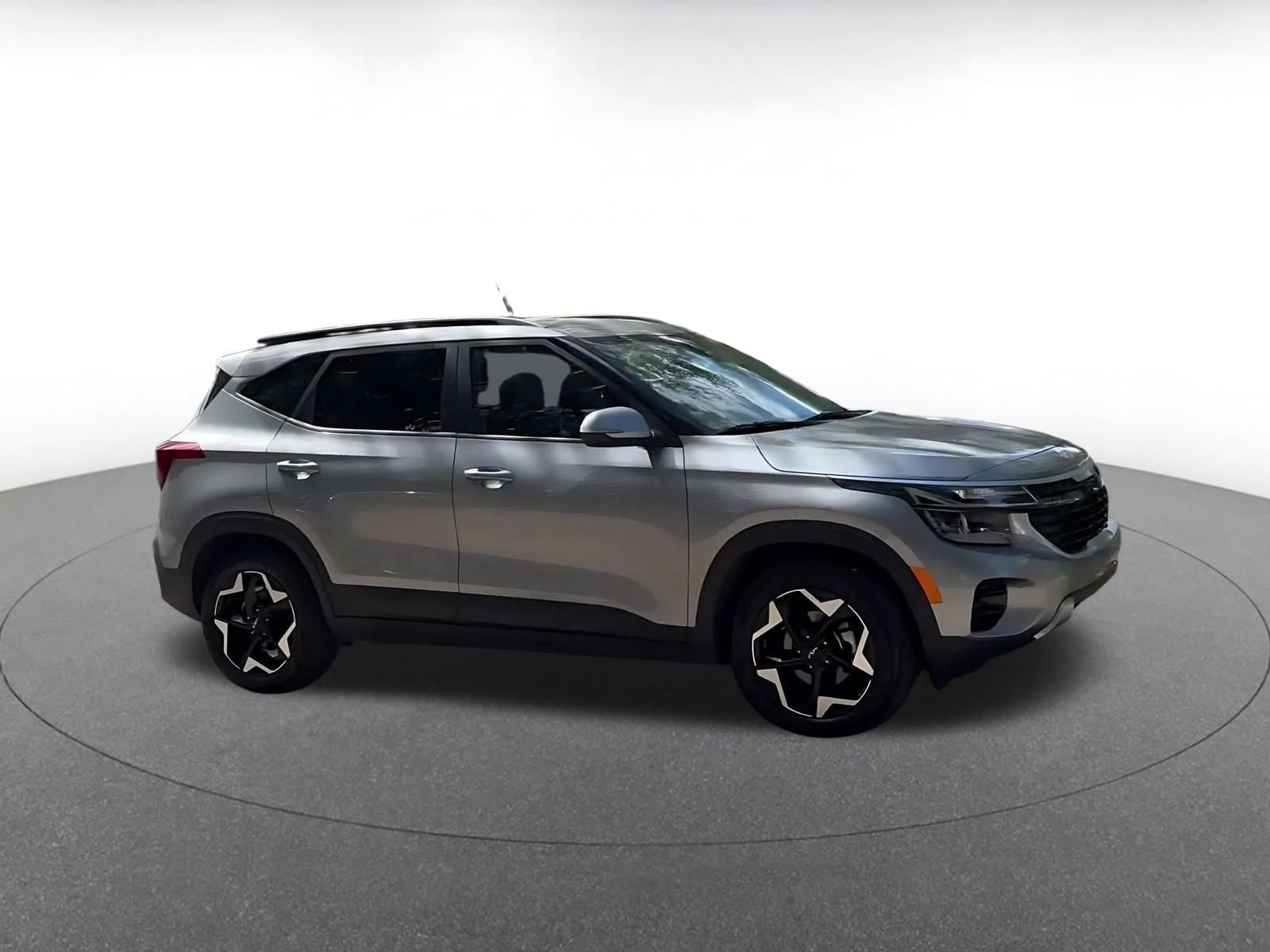 Used 2025 Kia Seltos S image 2