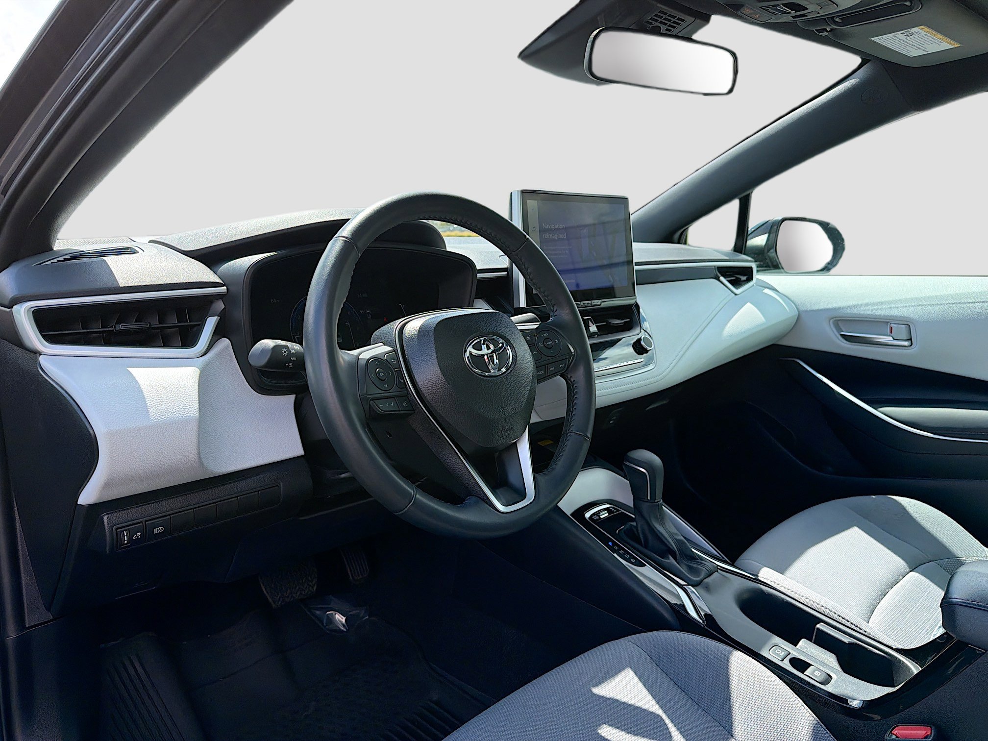 Certified 2025 Toyota Corolla SE w/ SE Premium Package FWD image 4