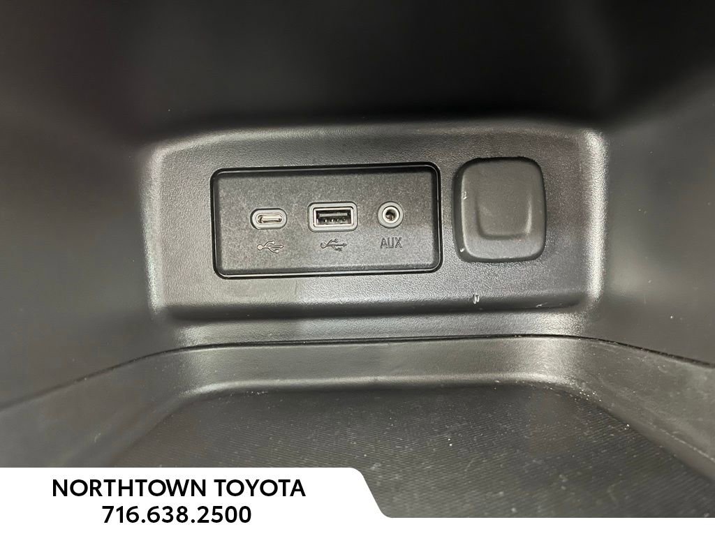 Used 2023 Chevrolet Equinox LT image 14