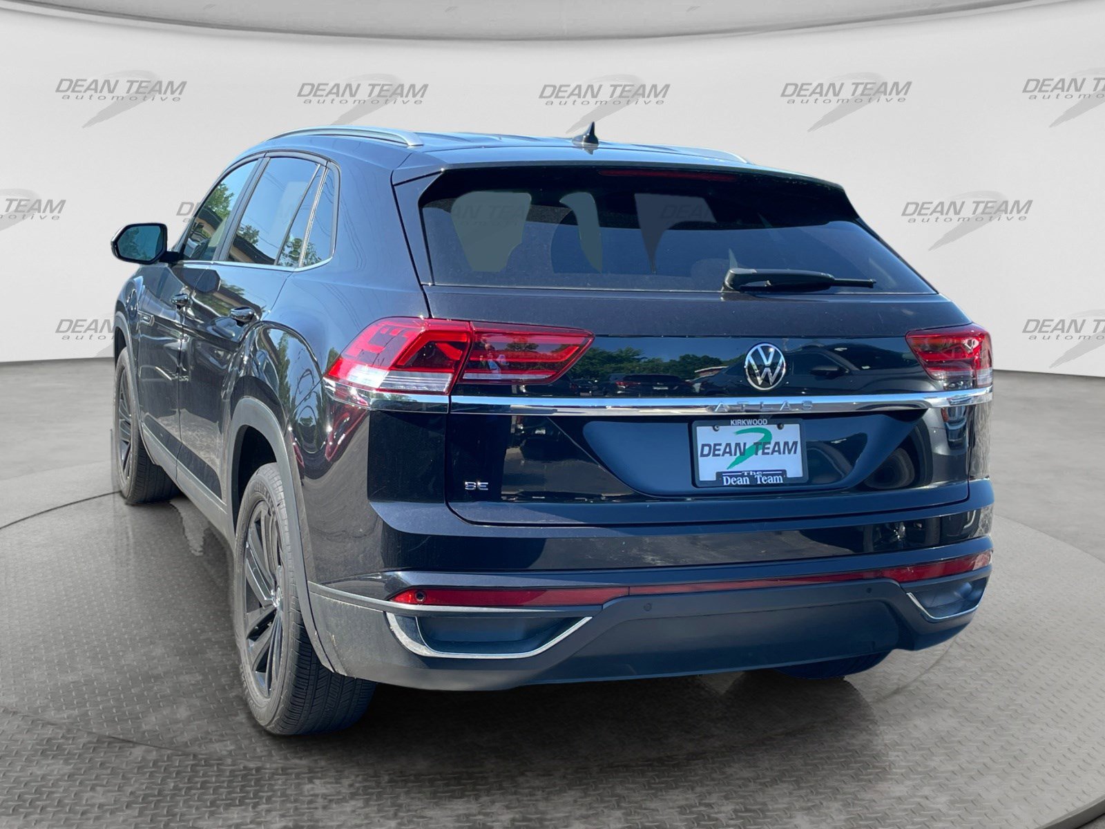 Used 2023 Volkswagen Atlas Cross Sport SE w/ Black Wheel Package FWD image 5