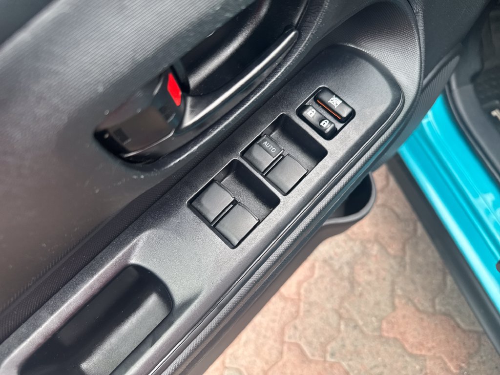 Used 2018 Toyota Prius C One FWD image 12