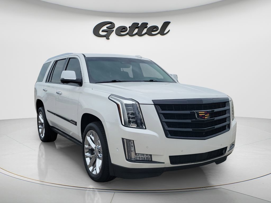Used 2018 Cadillac Escalade Premium Luxury RWD image 3