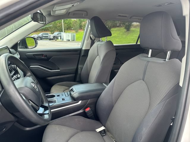 Used 2021 Toyota Highlander L FWD image 15
