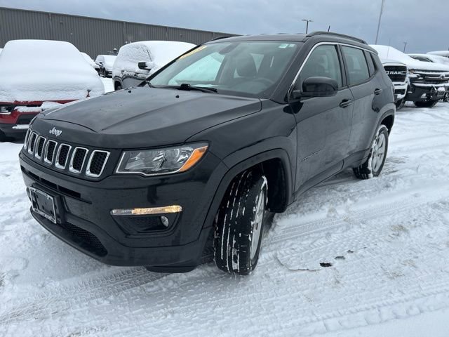 Used 2019 Jeep Compass Latitude w/ Popular Equipment Group AWD/4WD image 3