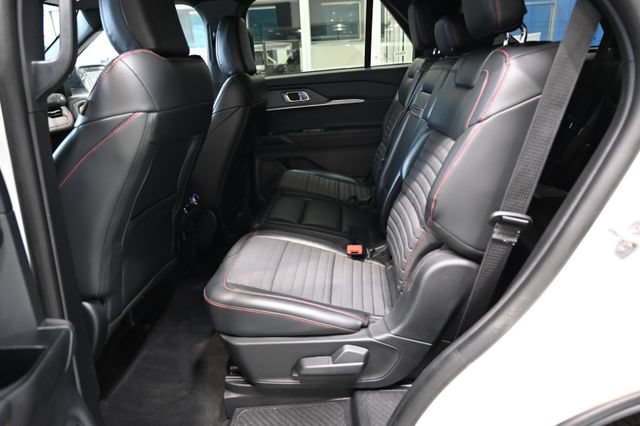 Used 2025 Ford Explorer ST-Line w/ ST-Line Street Pack AWD/4WD image 11