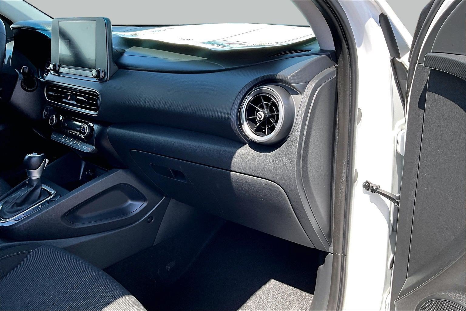 Used 2022 Hyundai Kona SEL w/ Convenience Package FWD image 15