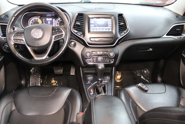 Used 2020 Jeep Cherokee Latitude Plus w/ Comfort/Convenience Group AWD/4WD image 2